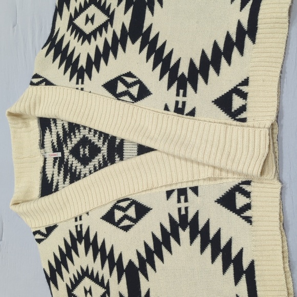 36 Point 5 Women's Size Medium Quarter Sleeve Cardigan Tribal Print - Picture 6 of 9